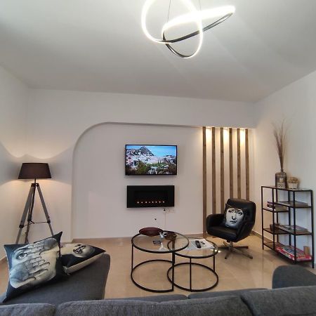 Grey Swan - Modern & Stylish Apartment With Private Parking Volos Ngoại thất bức ảnh