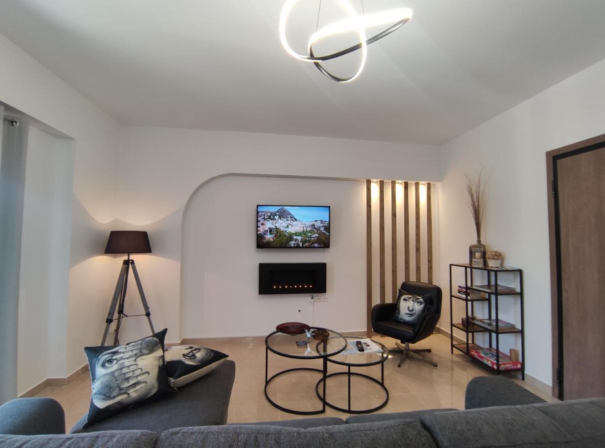 Grey Swan - Modern & Stylish Apartment With Private Parking Volos Ngoại thất bức ảnh