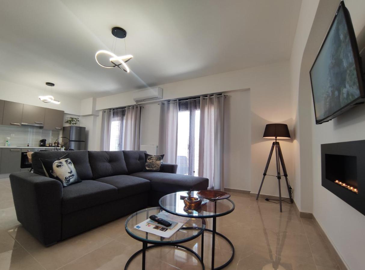 Grey Swan - Modern & Stylish Apartment With Private Parking Volos Ngoại thất bức ảnh