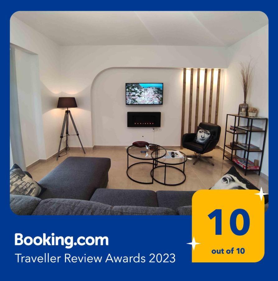 Grey Swan - Modern & Stylish Apartment With Private Parking Volos Ngoại thất bức ảnh